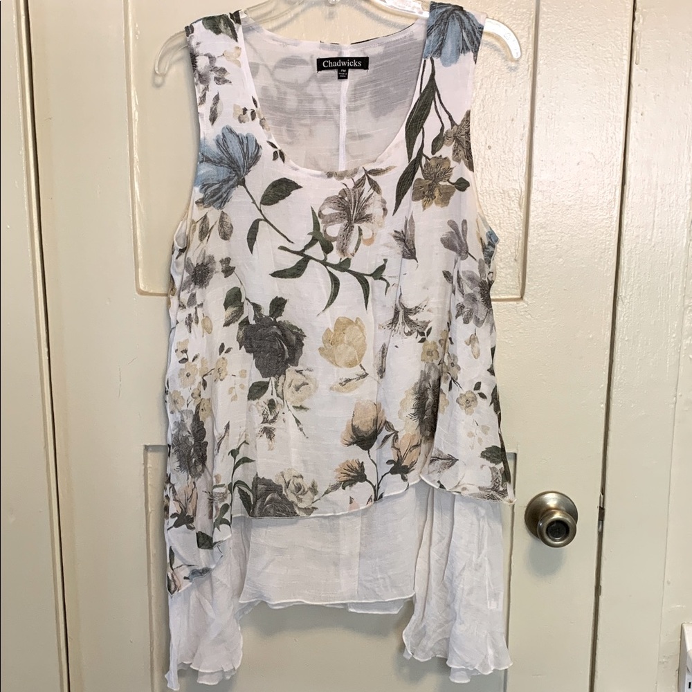 Chadwicks fully lined sleeveless floral blouse